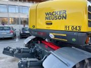 Livraison d’une 3ème pelle à pneus Wacker Neuson EW100 avec rototilt à notre fidèle client MARC SA Brest ! Merci au groupe MARC pour la confiance