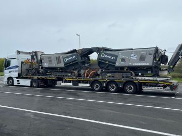 Arrivage de notre nouvelle gamme KOMPLET KROKODILE de broyeur béton / bois, dont un en livraison à notre client. Merci pour sa confiance !
Démonstration...