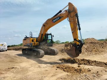Livraison et mise en service de la nouvelle SANY SY215 stage V moteur CUMMINS 6 Cylindres 👍 Sous un grand soleil ☀️Breton !!