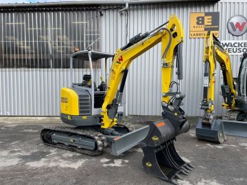 Livraison d’une mini pelle Wacker neuson EZ26 , coupleur hydraulique , feux Led .
Merci à notre client pour sa confiance et le renouvellement